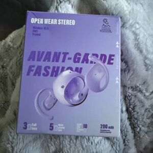 Avant-Garde Fashion Open Wear Stereo